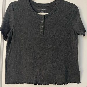 American Eagle gray shirt